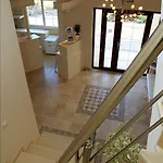 Apartment Levant & *